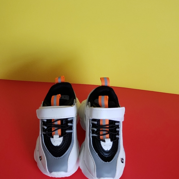Kids sneakers - Picture 3 of 16